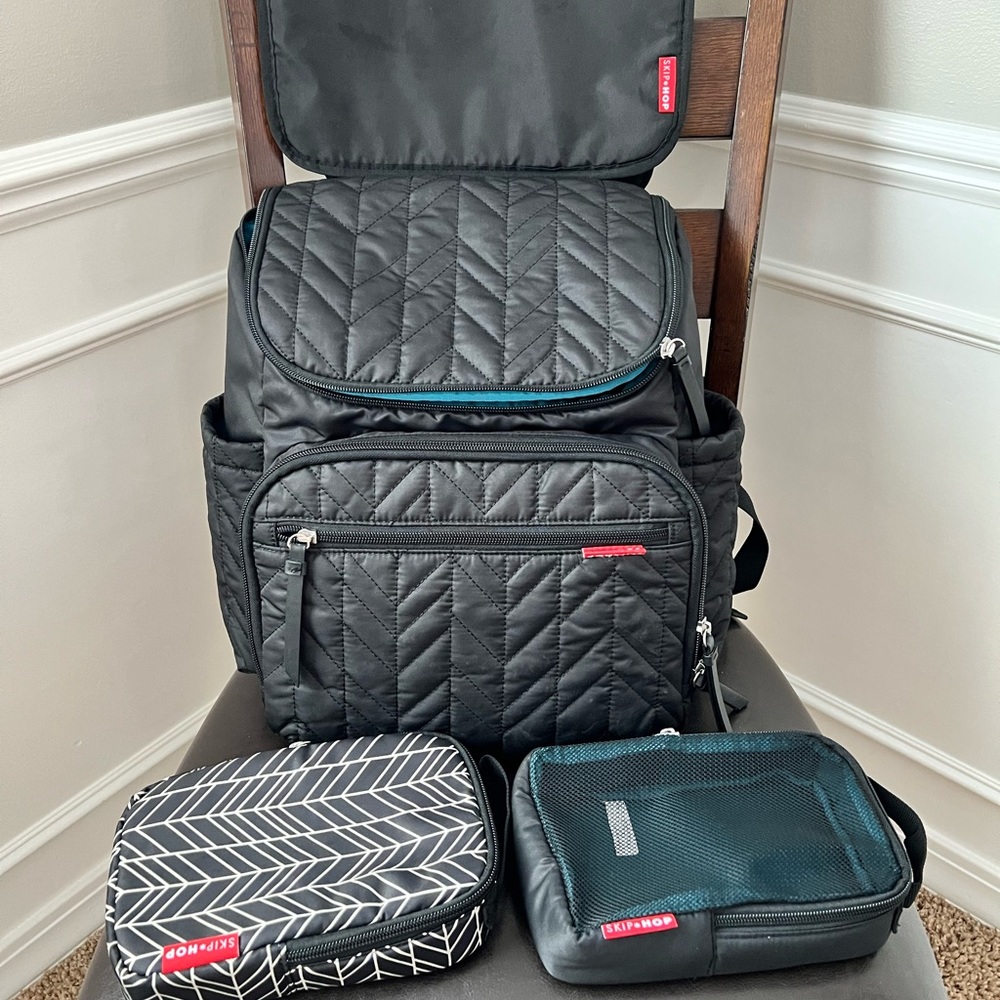 Skip Hop complete diaper bag
